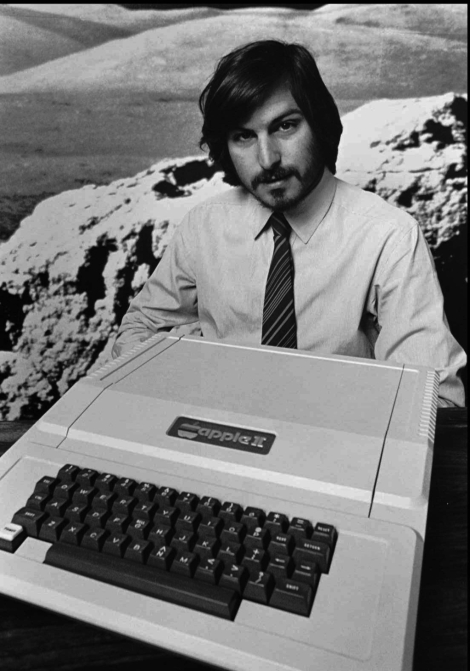 En 1977, Steve Jobs presentó el ordenador Apple II